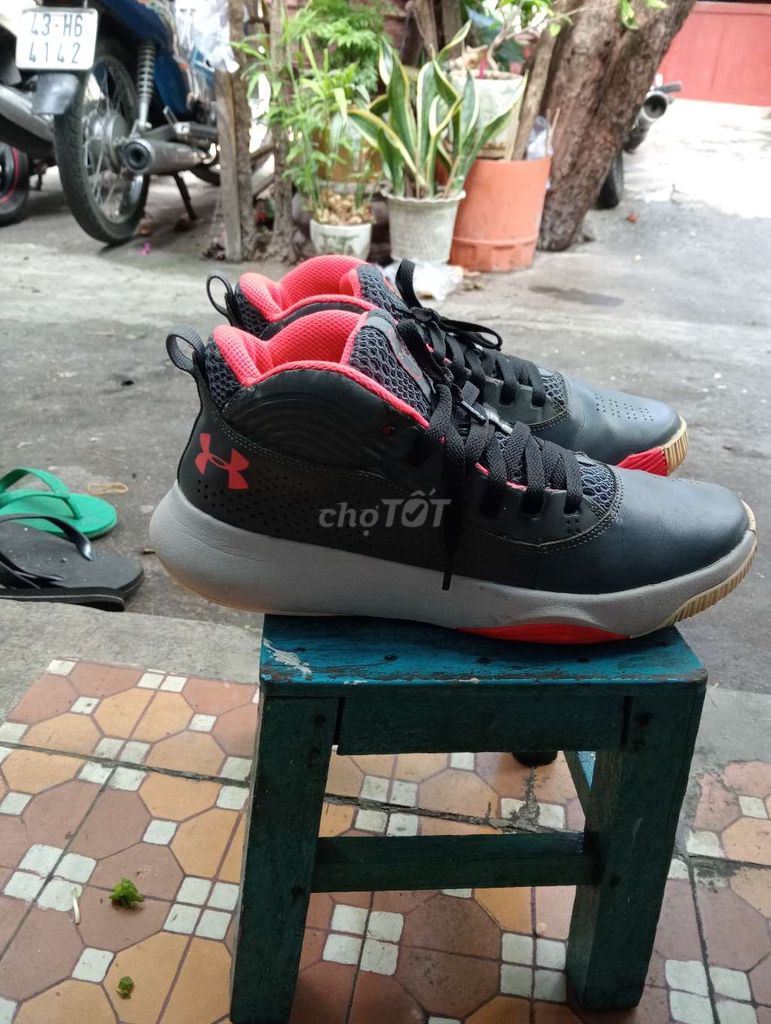Giày thể thao Under Armour Nam size 42. Mua bán Giày dép tại Quận Hải Châu Đà Nẵng được đăng bởi Trần Anh Đạt  hình 1