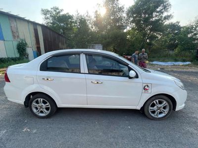 Chevrolet Aveo Trắng