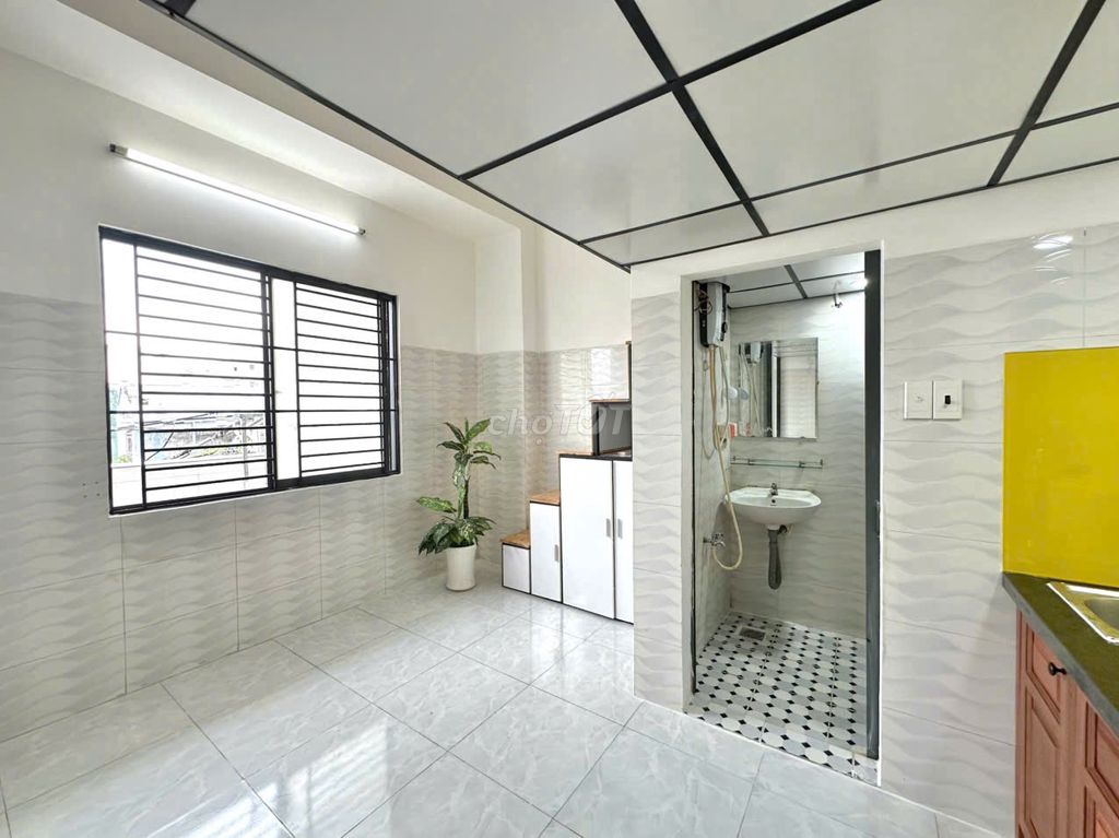 Phòng gác lửng cửa sổ thoáng, full nội thất ngay chợ Thạch Đà