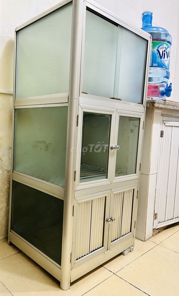 Tủ chén nhôm kính Bạc. Mua bán Tủ, kệ gia đình tại Quận Hoàng Mai Hà Nội được đăng bởi vũ phương dung hình 1
