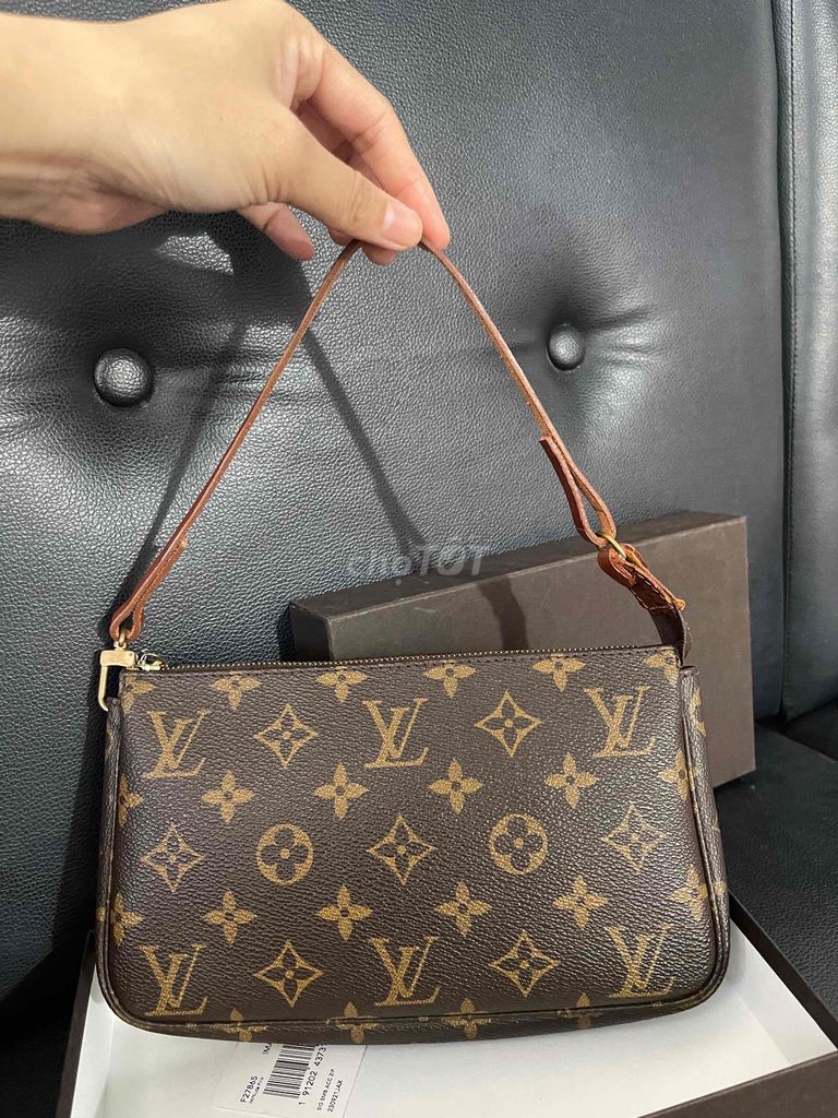 Louis Vuiton Pochette authentic