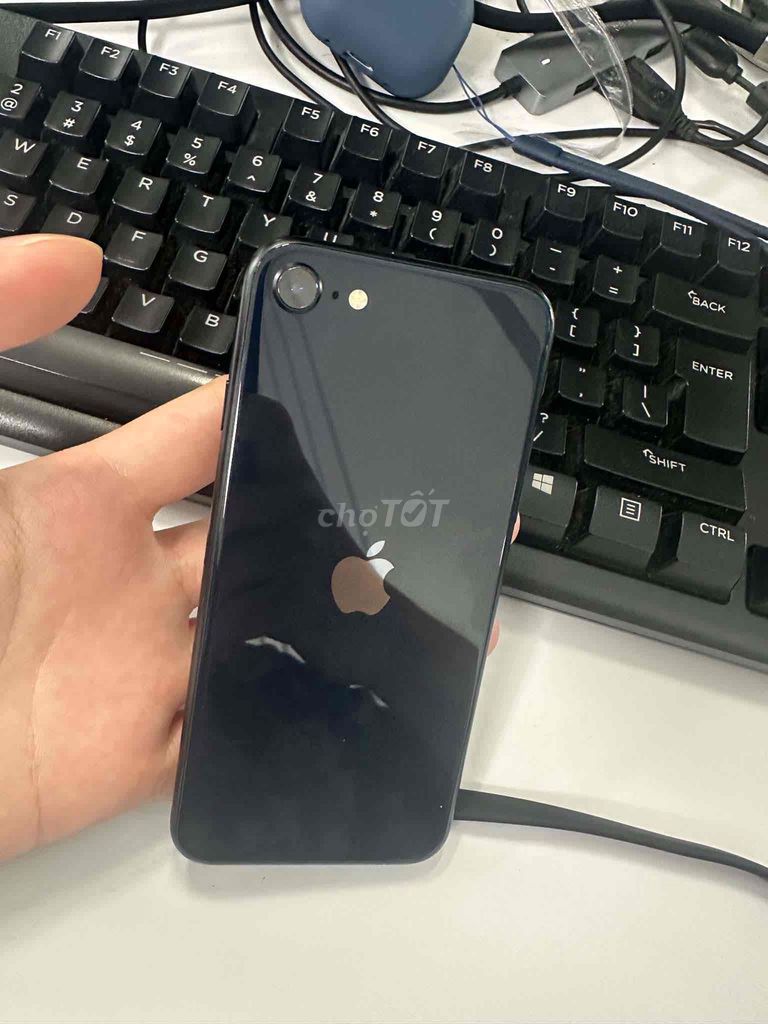 Apple iPhone SE 2022 64GB Xanh than. Mua bán Điện thoại tại Quận Long Biên Hà Nội được đăng bởi Nhung hình 1