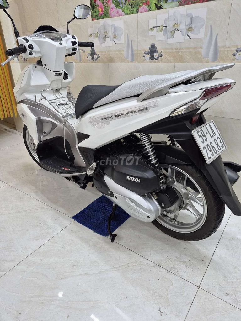 Airblade 125 trắng xám 2016 bstp. Mua bán Xe máy tại Quận 8 Tp Hồ Chí Minh được đăng bởi 475 Tùng Thiện Vương Q8 hình 7