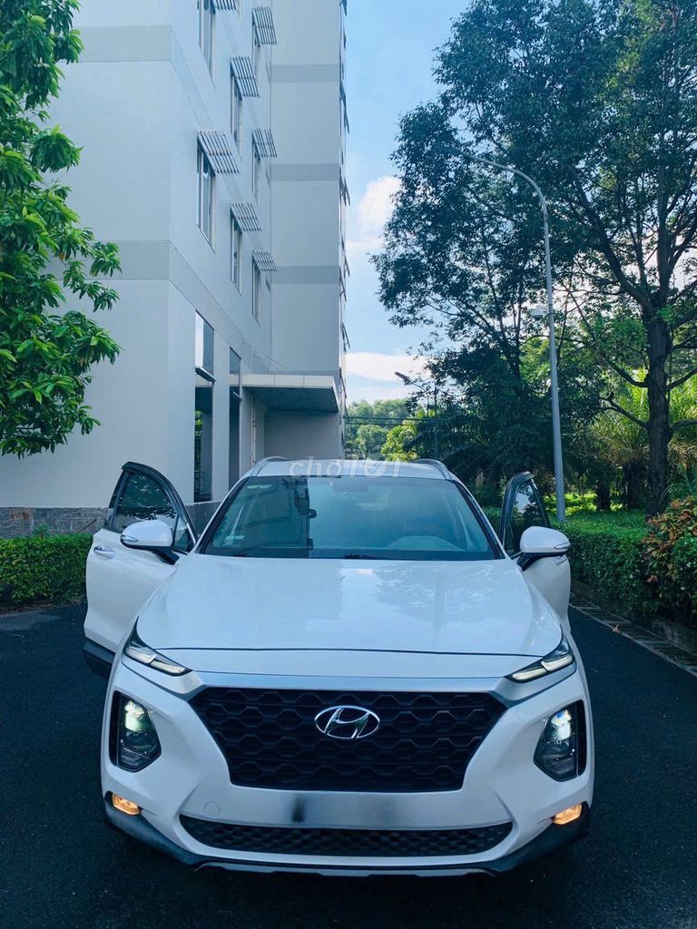 Hyundai Santa Fe дизель 2.2L-4x2 2020 белый 7 мест