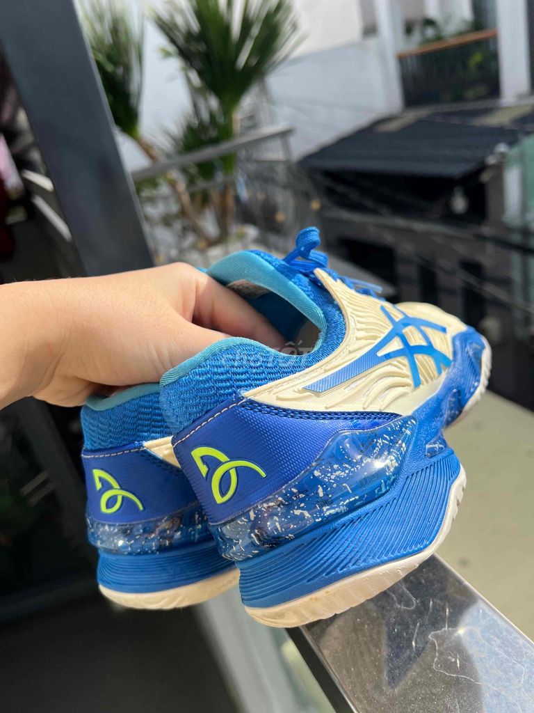 Dư đôi giày thể thao đánh tennis chạy bộ asics