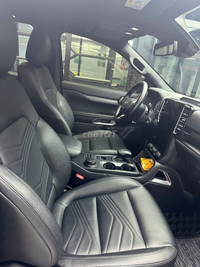 Ford Everest 2023 Titanium+ 2.0 AT 4x4 - odo 5. Mua bán Ô tô tại Quận Bắc Từ Liêm Hà Nội được đăng bởi Gia Bảo hình 6