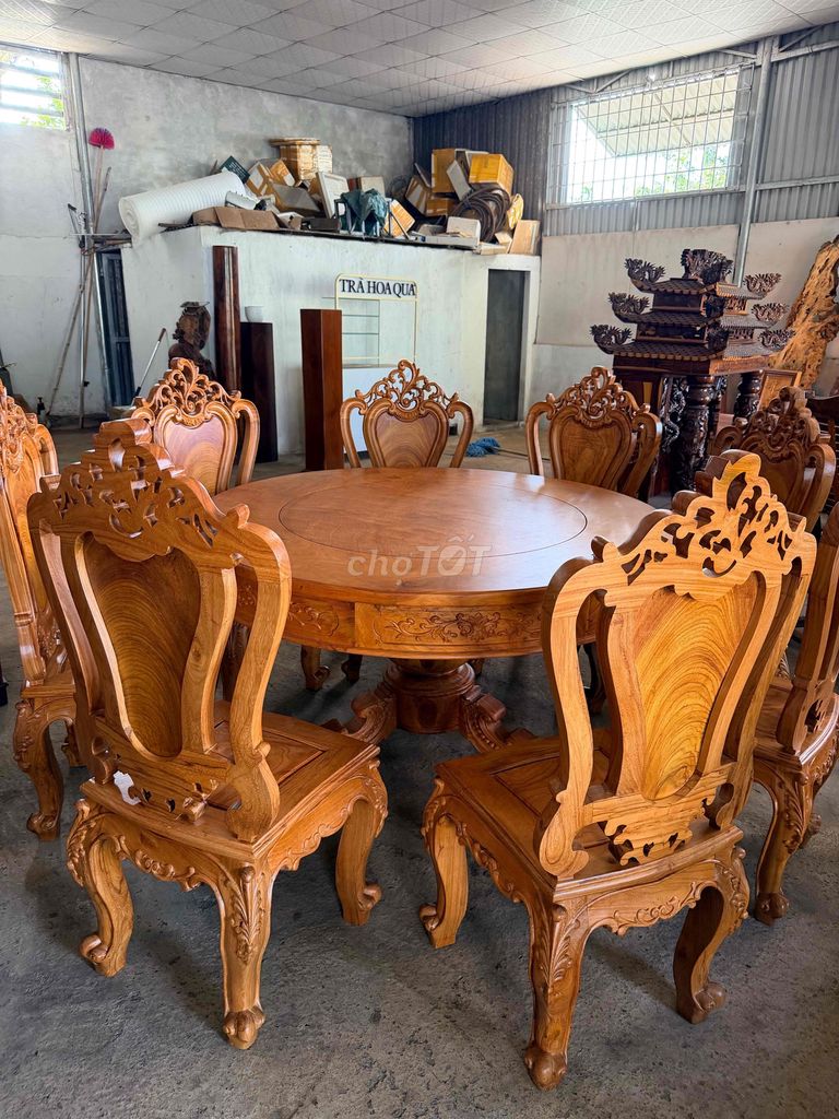 Bộ bàn ăn Gỗ gõ 1 bàn 8 ghế Tròn Mới. Mua bán Bàn ghế tại Thành phố Buôn Ma Thuột Đắk Lắk được đăng bởi Trần văn đạt hình 1