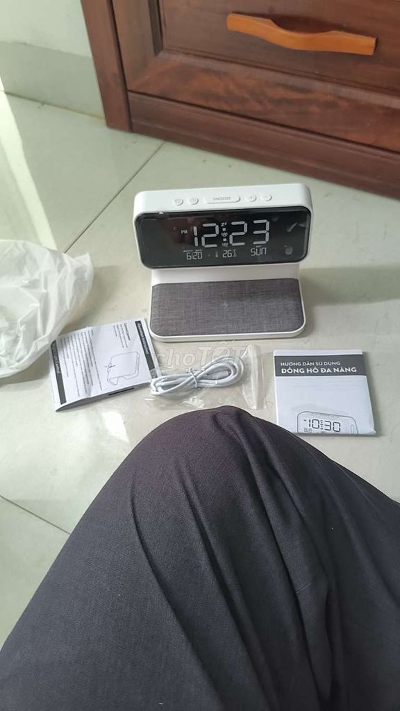 Đồng hồ để bàn Trắng Sạc không dây Mới. Mua bán Nội thất, đồ gia dụng khác tại Thành phố Buôn Ma Thuột Đắk Lắk được đăng bởi hoàng hình 1