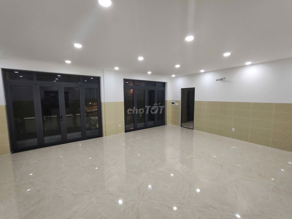 CHO THUÊ NHÀ 1 TRỆT 1 LẦU MỚI 100%, 70M2 ( DTSD1=140M2)