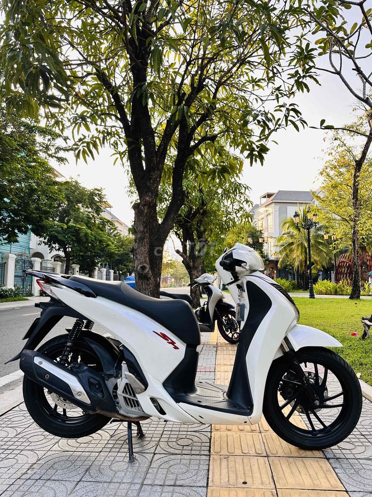 Хонда SH 125 2015 Белая Черная