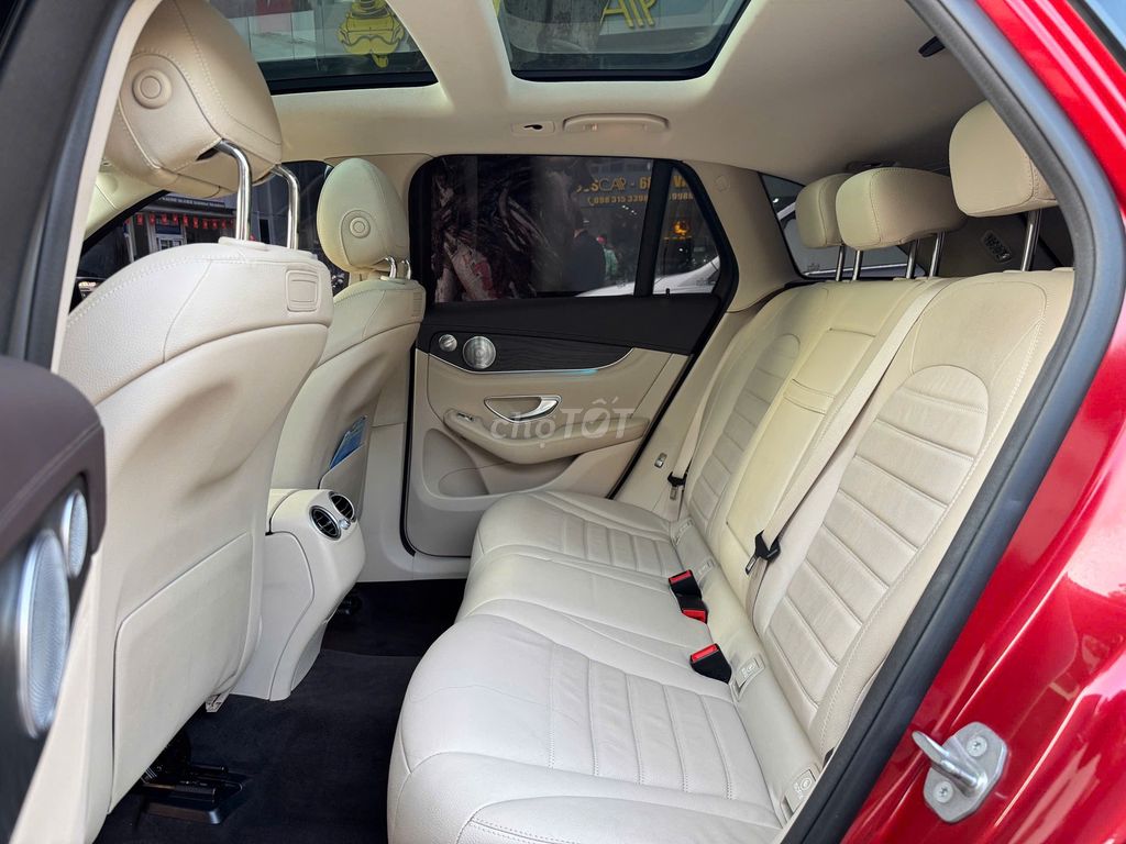 Mercedes GLC300 2018 model 2019 màu đỏ. Mua bán Ô tô tại Quận Thanh Xuân Hà Nội được đăng bởi Nguyễn Tuấn Hoàng hình 19