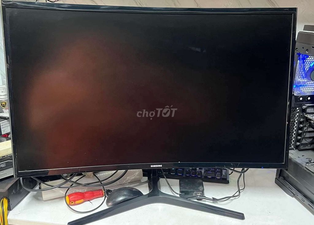 Màn hình Samsung 32" cong full viền 144Hz FHD