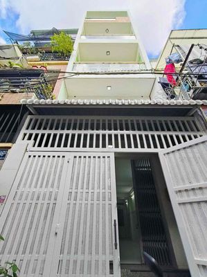 Nhà phố 60 m² · 10 PN · Đường Tên Lửa