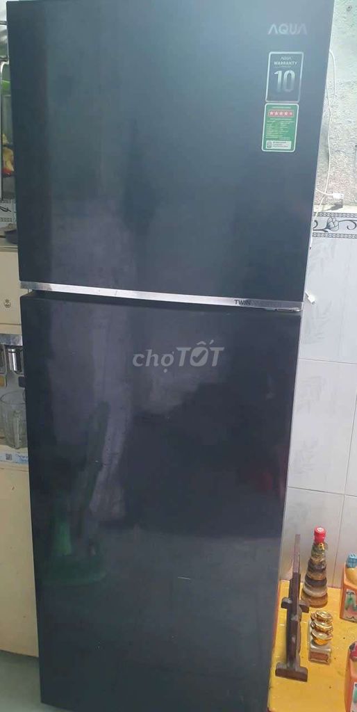 Tủ lạnh Aqua AQR-T260FA Đen 236 lít. Mua bán Tủ lạnh tại Huyện Bình Chánh Tp Hồ Chí Minh được đăng bởi anh Pi hình 1