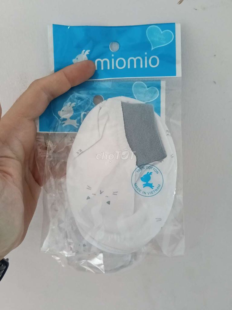 Thanh lý 2 cặp Bao tay chân Miomio Cotton Trắng . Mua bán Mẹ và bé tại Quận 11 Tp Hồ Chí Minh được đăng bởi AHUIS hình 1