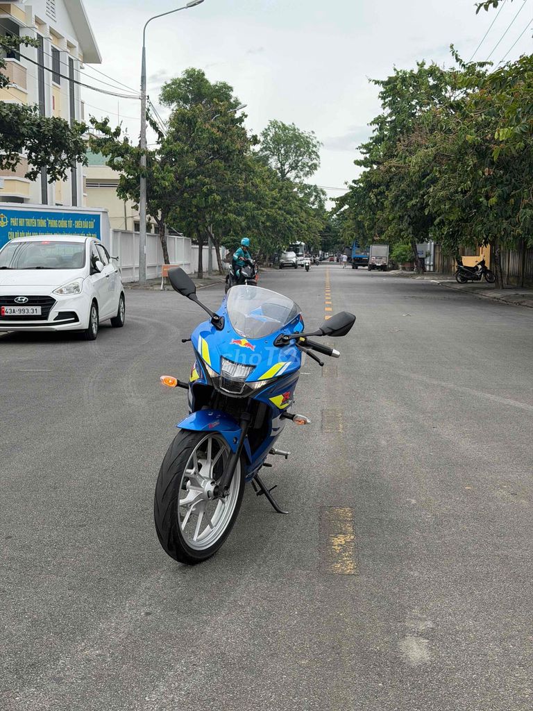 Suzuki GSX-R150 синий, механическая КПП