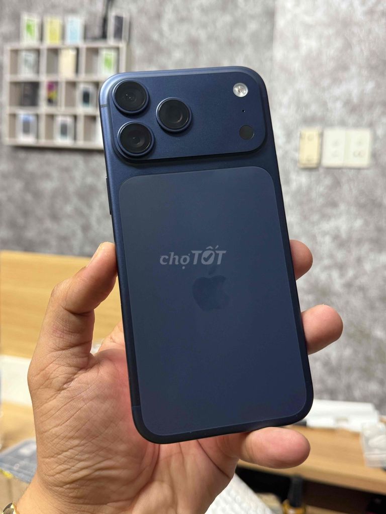 Apple 17 Promax Xanh LL/A Lướt Sạc 7L. Mua bán Điện thoại tại Quận Liên Chiểu Đà Nẵng được đăng bởi Tin Store hình 1