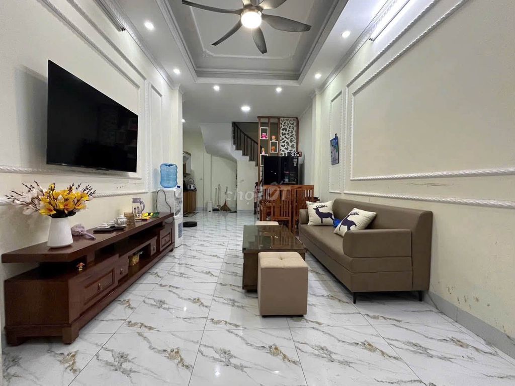 Nhà 39m2 5 Tầng 3 Ngủ 9.4 Tỷ Hồ Tùng Mậu