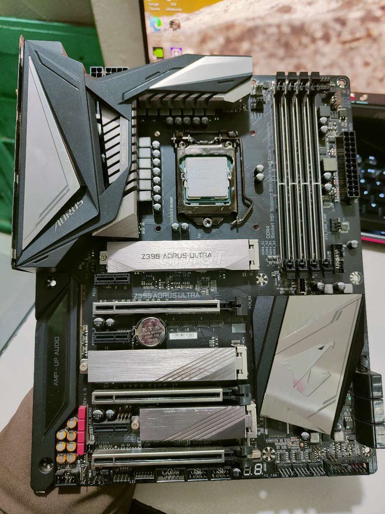 I7 9700 đang dùng.