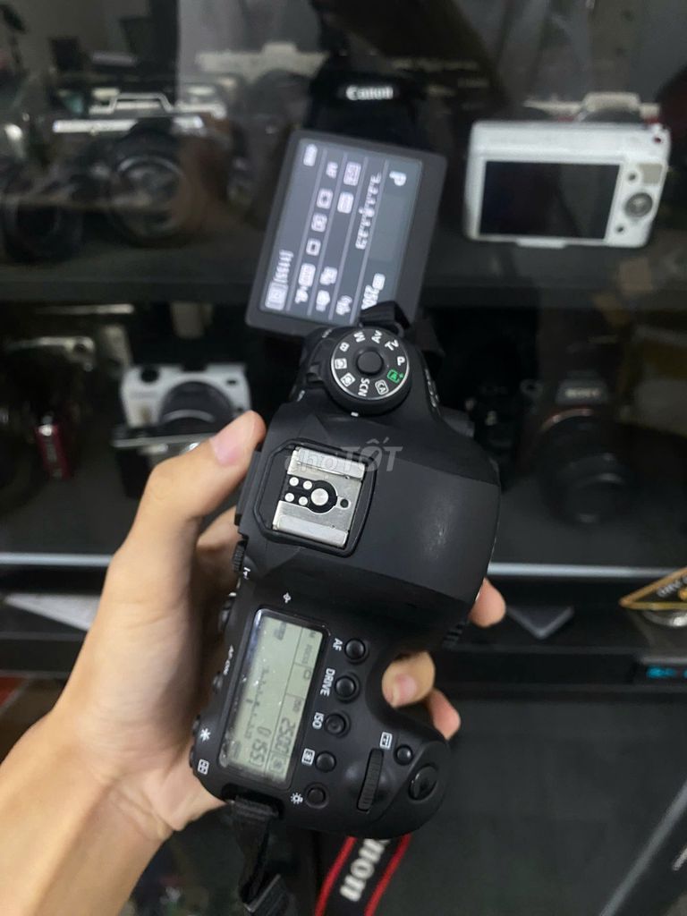 Máy ảnh Canon 6D Mark II Đen. Mua bán Máy ảnh, Máy quay tại Quận Cầu Giấy Hà Nội được đăng bởi Văn Toàn hình 1