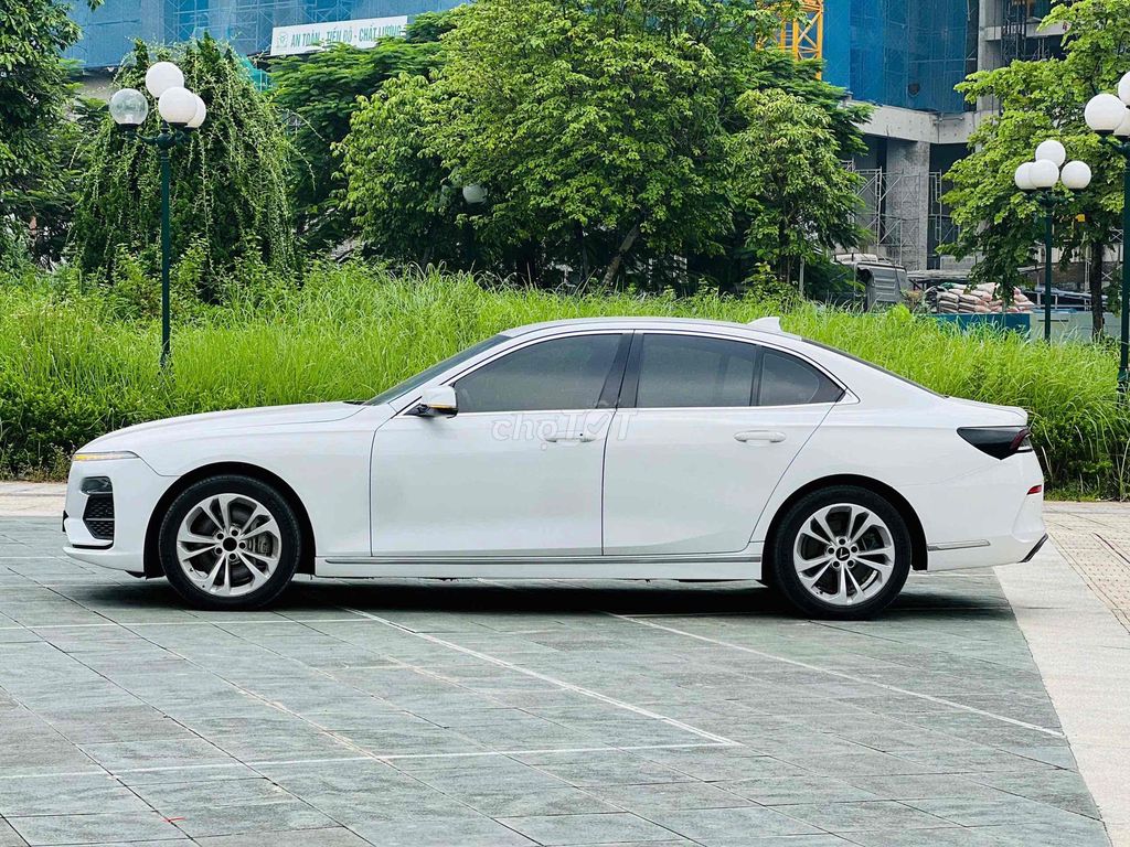 База VinFast Lux A 2021, белая, 6,8 тыс. км