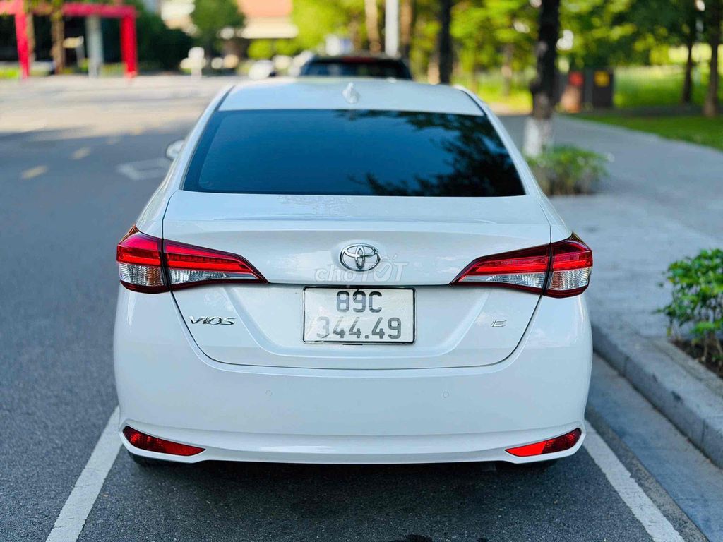 Toyota Vios E CVT 2022 белый 50000 км
