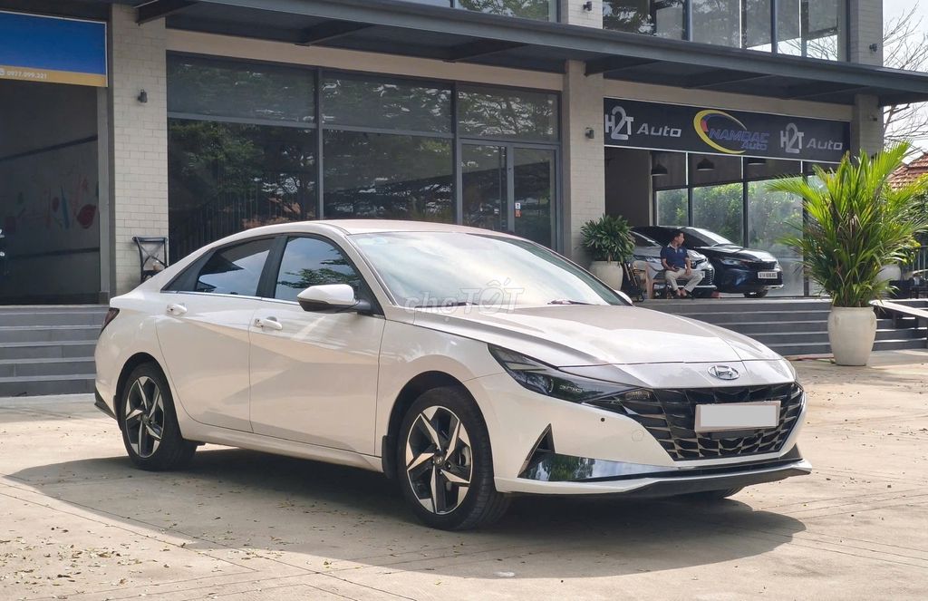 HYUNDAI ELANTRA 2.0 AT CAO CẤP 2024 GIA ĐÌNH LƯỚT