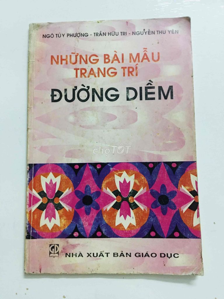 Sách “ Những bài mẫu trang trí đường diềm ”