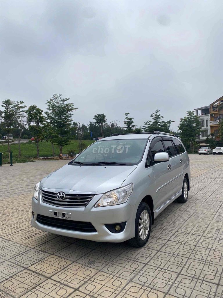 Toyota Innova 2.0E 2012 đk 2013 số sàn 9,8 vạn