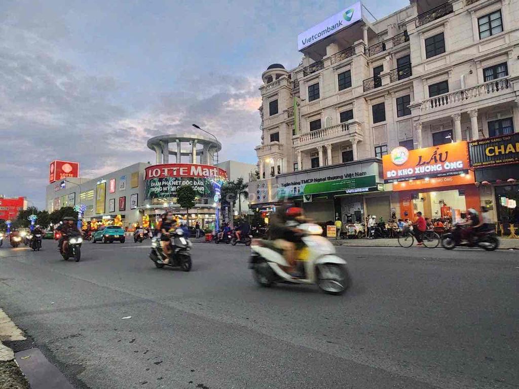 Аренда · 7 комн. · 100 м² · Quận Gò Vấp, ул. Phan Văn Trị