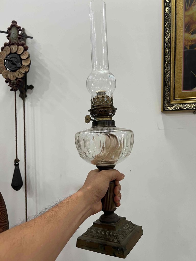 Đèn dầu trang trí Đồng Thủy tinh Pháp. Mua bán Đồ sưu tầm, đồ cổ tại Thị xã Tân Uyên Bình Dương được đăng bởi công đèn dầu cổ hình 1