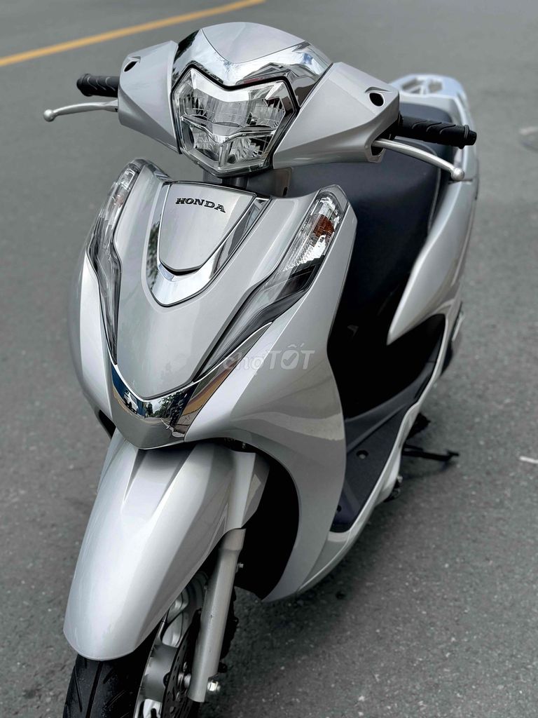 Honda Lead 125 4V модель 2023 LED серебристый Porsche номера Хошимина