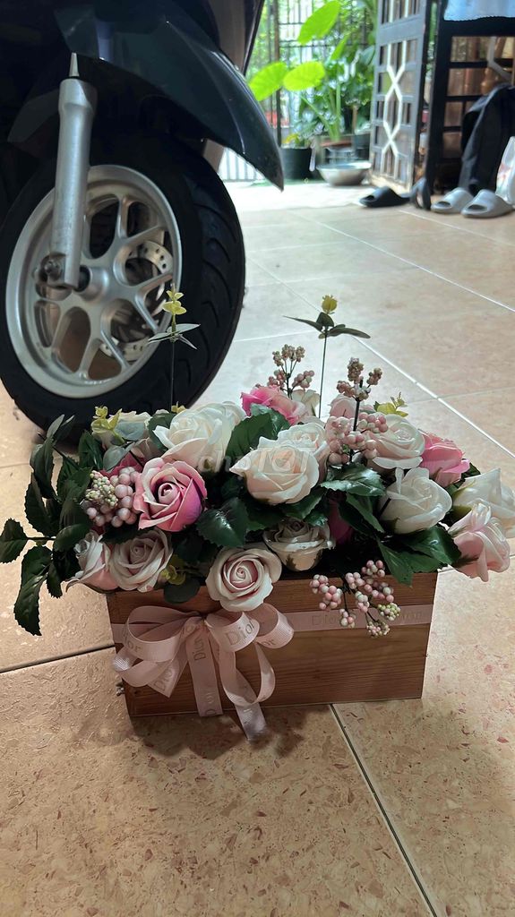 Giỏ hoa sáp Hồng, trắng trang trí. Mua bán Cây cảnh, đồ trang trí tại Quận 12 Tp Hồ Chí Minh được đăng bởi Elly hình 1