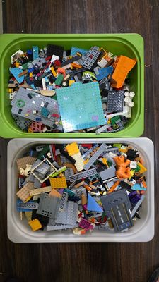 2 thùng mảnh lego lắp ráp đủ thể loại. Mua bán Mẹ và bé tại Quận 5 Tp Hồ Chí Minh được đăng bởi Anh Ân