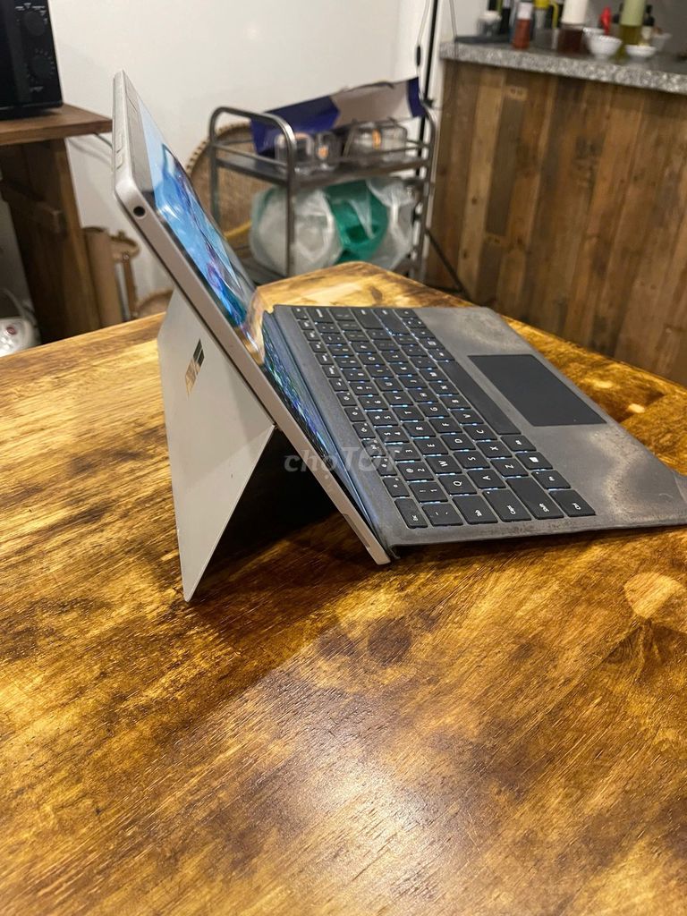 Microsoft Surface Pro Bạc Đã sử dụng. Mua bán Máy tính bảng tại Quận Long Biên Hà Nội được đăng bởi Dinh Hoang hình 1