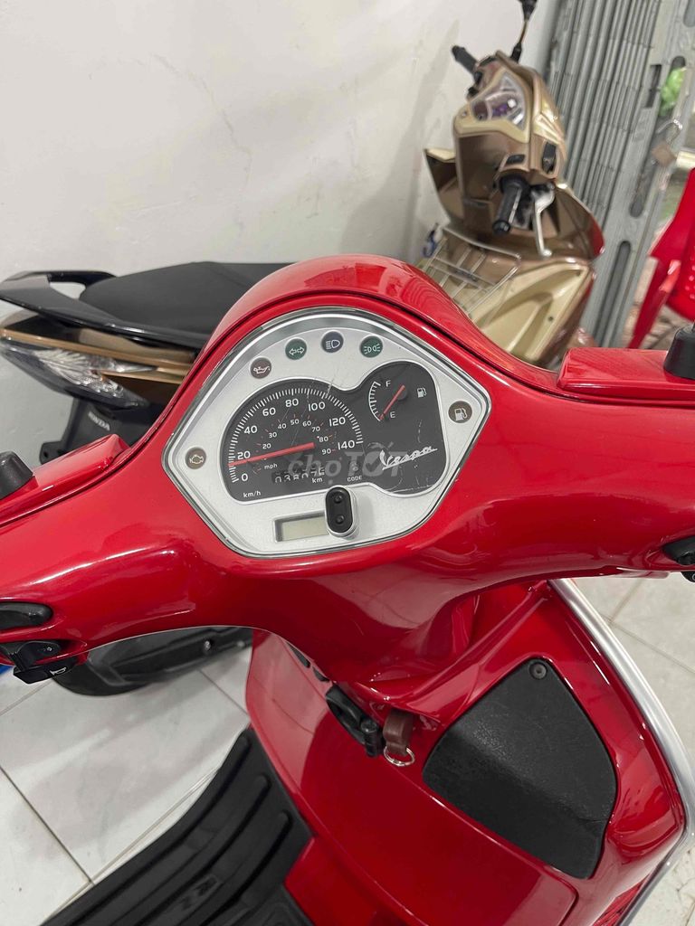 Piaggio Vespa GTS 125 2017 Красный