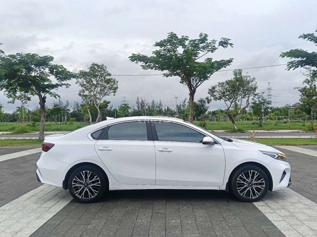 KIA K3 AT Премиум 2021 белый 63 000 км