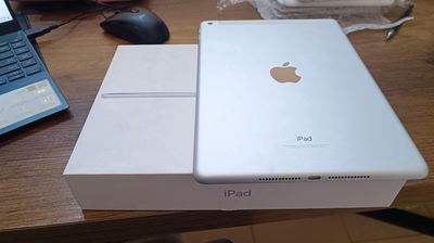 Apple Ipad Gen 5 wifi , 32G ,hàng mới tinh,BH 3T