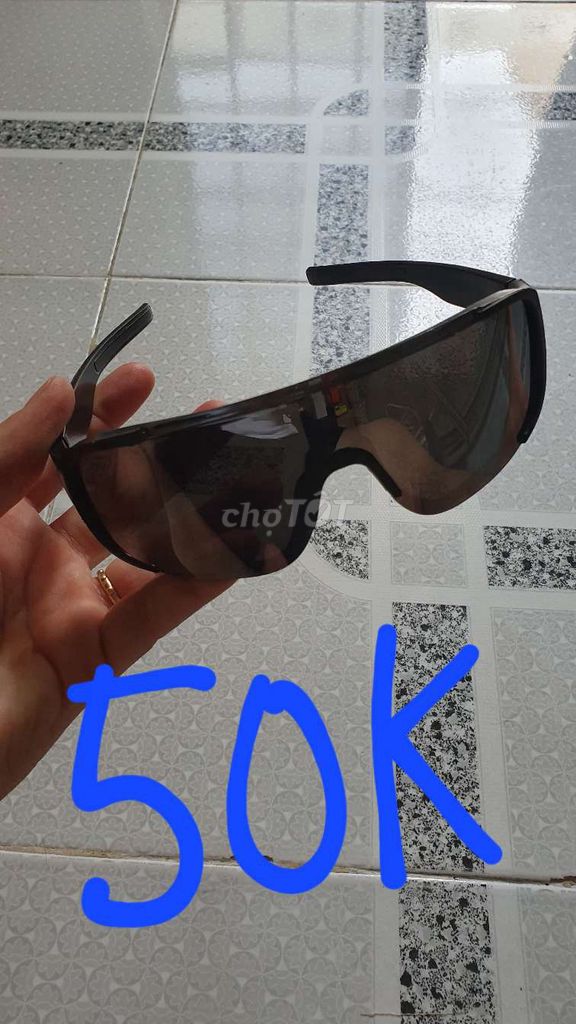 Kính râm thời trang đen unisex. Mua bán Phụ kiện thời trang khác tại Quận 12 Tp Hồ Chí Minh được đăng bởi Nguyễn Huy Hải hình 1