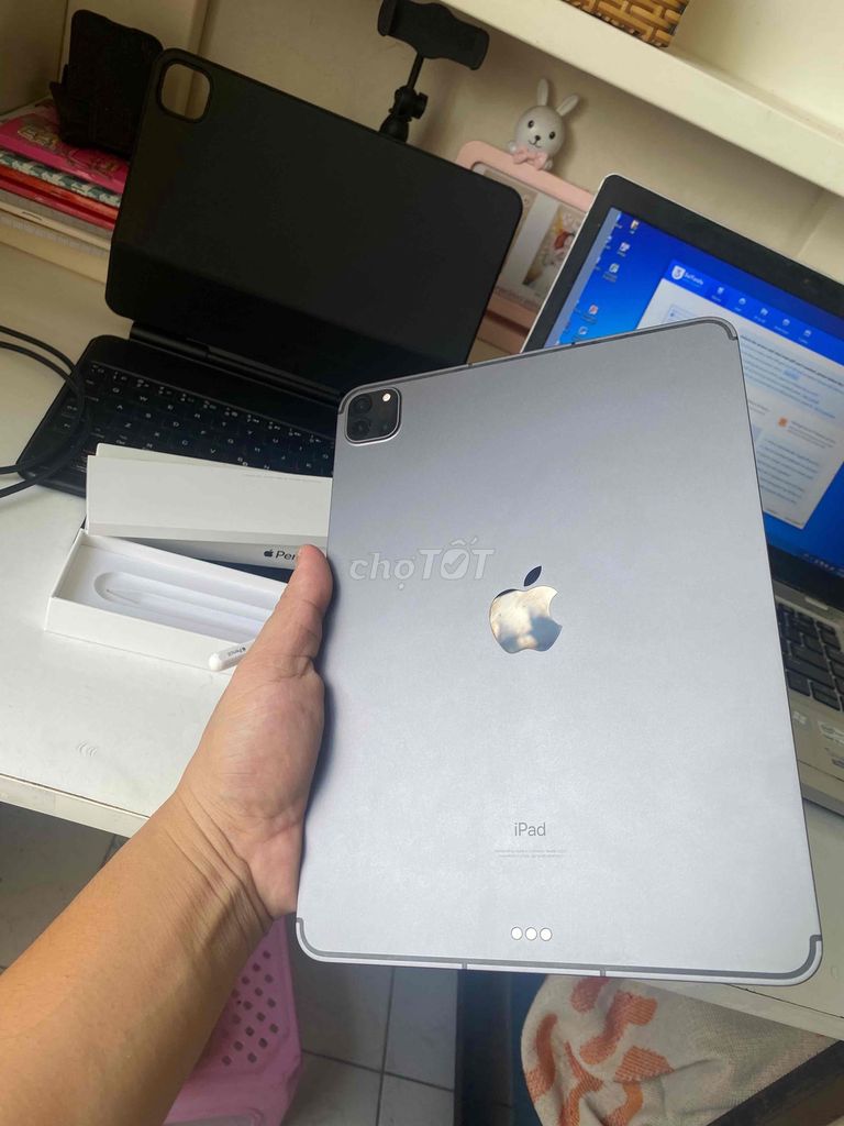 Em cần bán IPAD PRO M1 256g wifi 5g pin 100%
