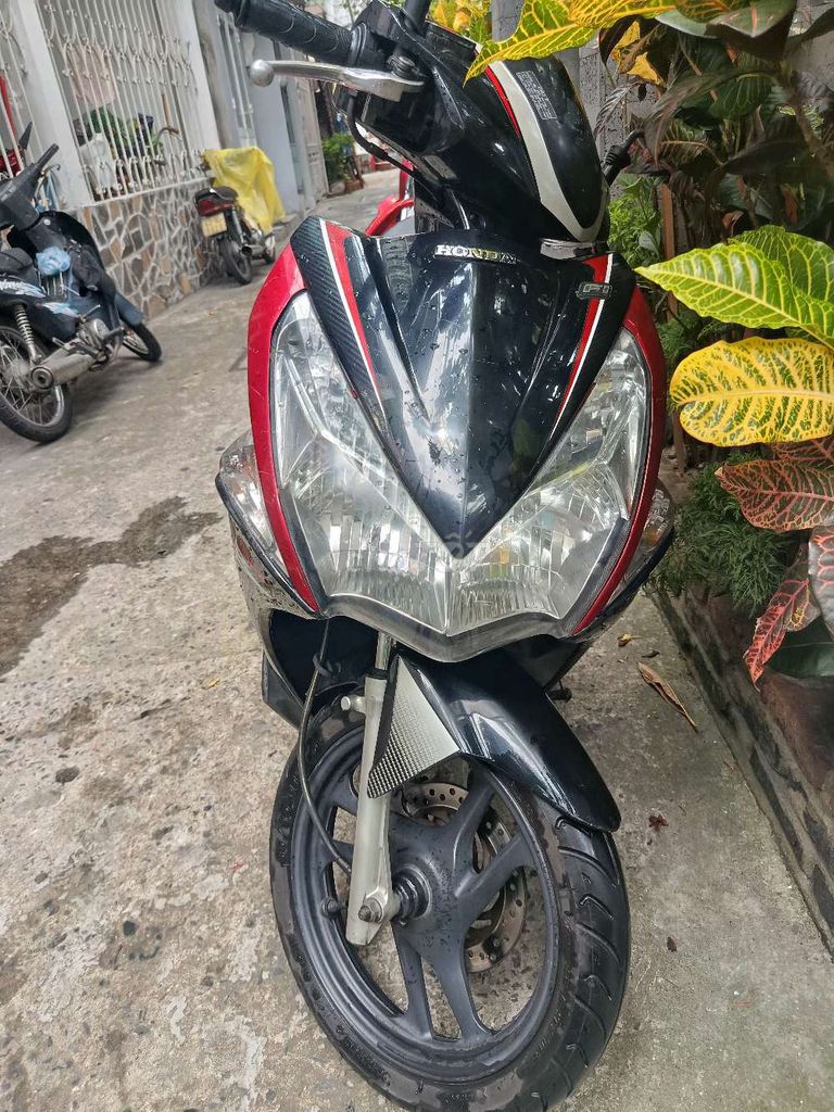 Honda Air Blade 2024 красно-черный
