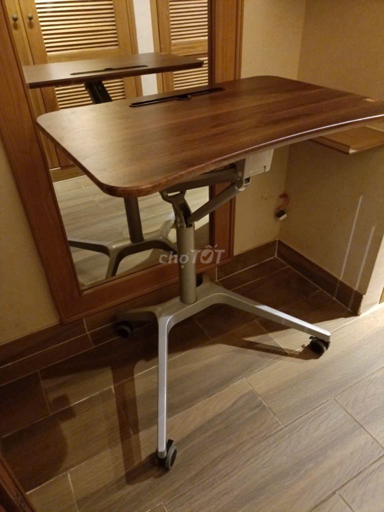 Bàn làm việc gỗ kim loại như mới. Mua bán Bàn ghế tại Thành phố Thủ Đức Tp Hồ Chí Minh được đăng bởi Ms Yến hình 1