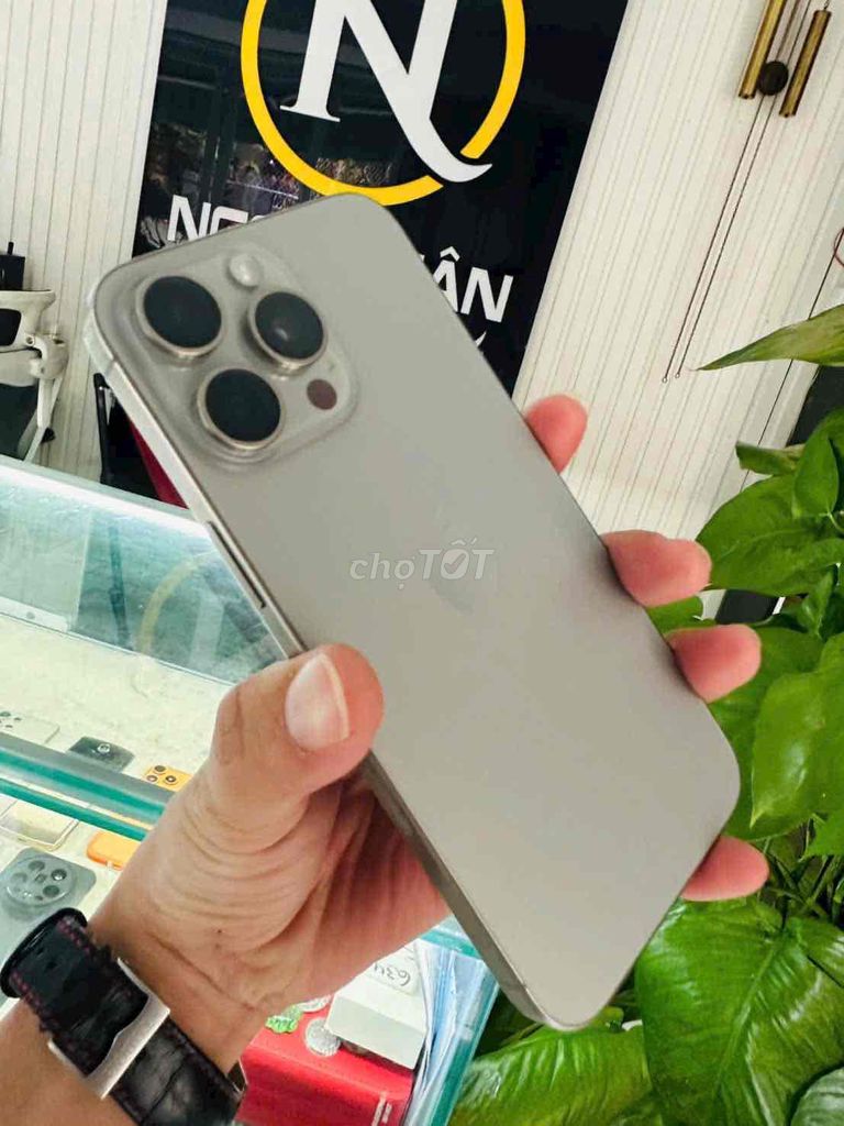 Apple iPhone 15 Pro Max 256GB Natural Mỹ 99%. Mua bán Điện thoại tại Thành phố Biên Hòa Đồng Nai được đăng bởi Oanh Hoang hình 1