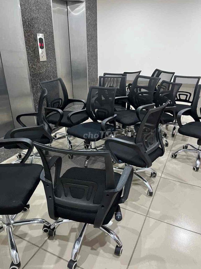 Ghế văn phòng lưới kim loại đen hiện đại. Mua bán Bàn ghế tại Quận Bắc Từ Liêm Hà Nội được đăng bởi Vũ tiến dung hình 1