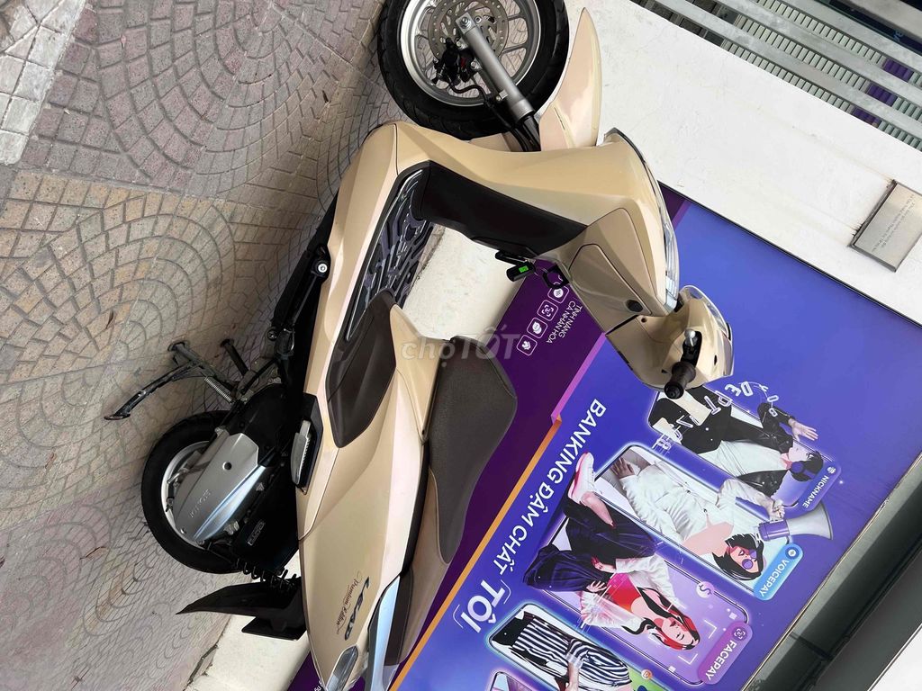 LEAD bản đặc biết chính chủ từ mới. Mua bán Xe máy tại Quận Hà Đông Hà Nội được đăng bởi tung hình 17