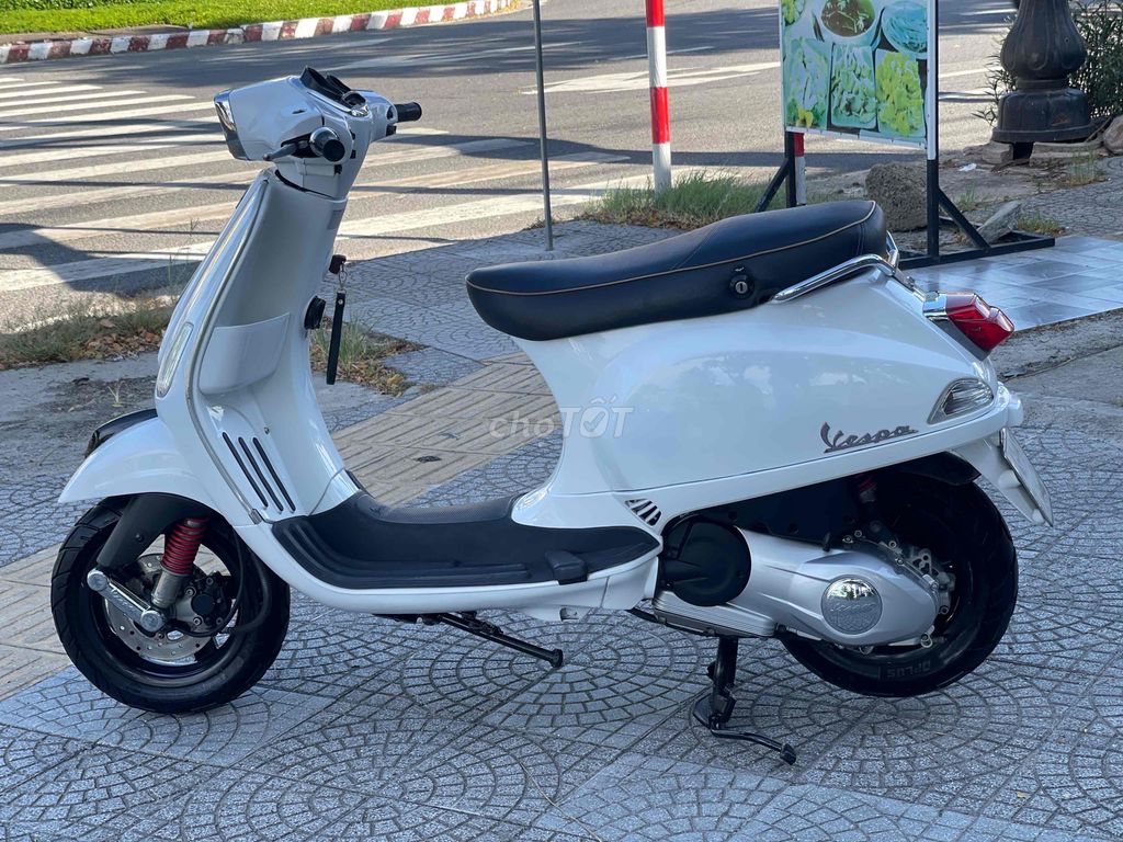 VESPA ĐÈN VUNG 3VIE S HỖ TRỢ TRẢ GÓP NỢ XẤU