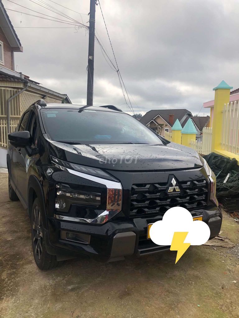 Mitsubishi Xpander Cross 7 chỗ Đen Thể thao
