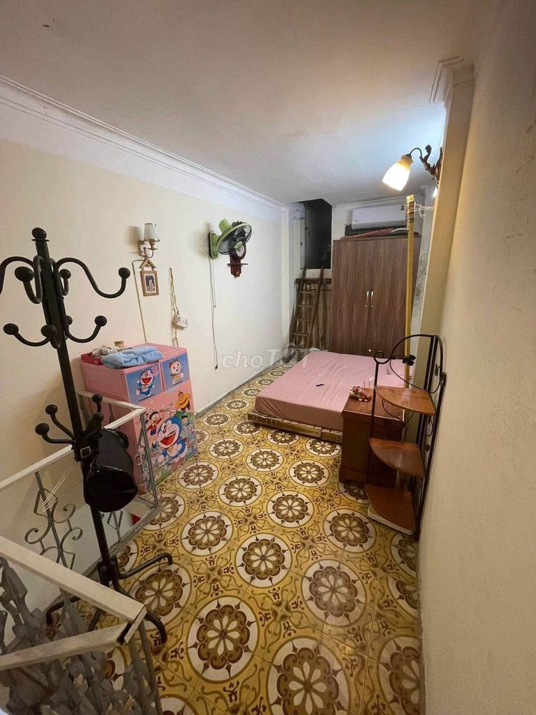 Cho thuê nhà nguyên căn 2 tầng, 60m2, Đội Cấn, Ba Đình