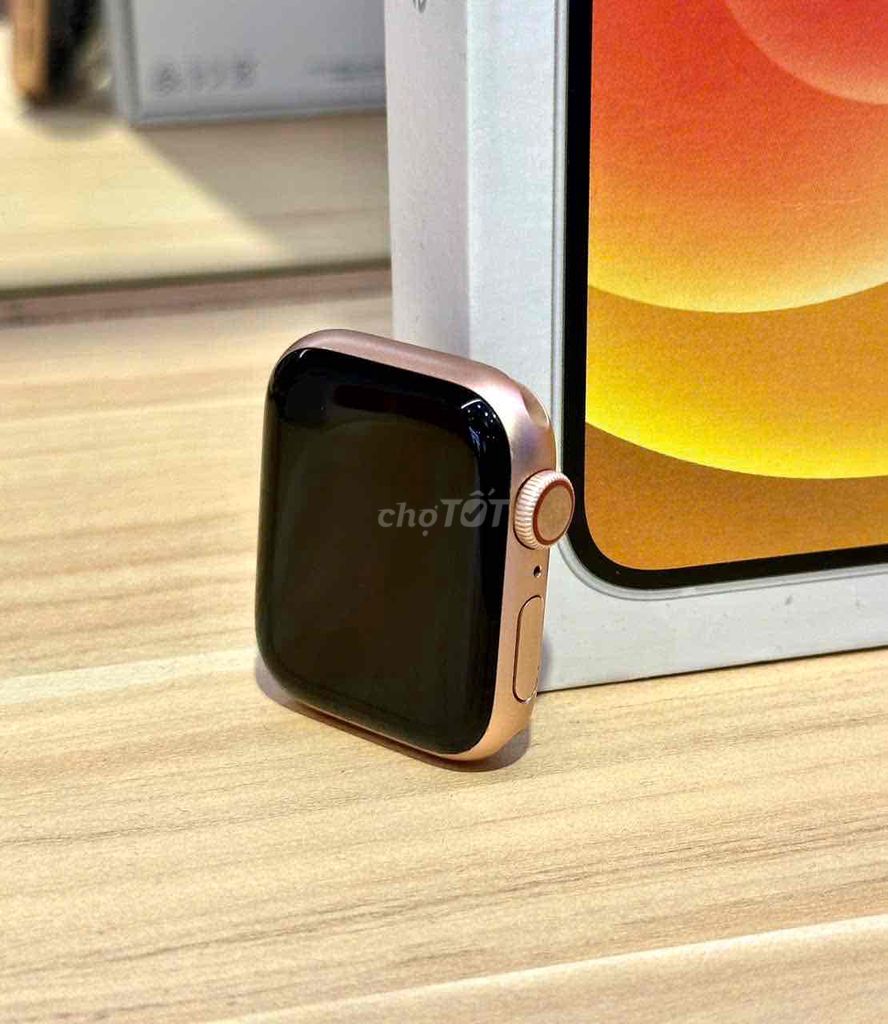 Apple Watch Series 4 40mm nhôm gps - Trả góp 0đ