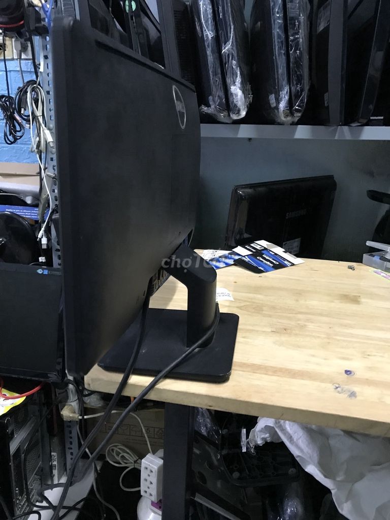 Màn hình Dell 20 inch Led sáng đẹp, sạch sẽ. Mua bán Phụ kiện (Màn hình, Chuột...) tại Quận 3 Tp Hồ Chí Minh được đăng bởi Anh Dũng hình 3